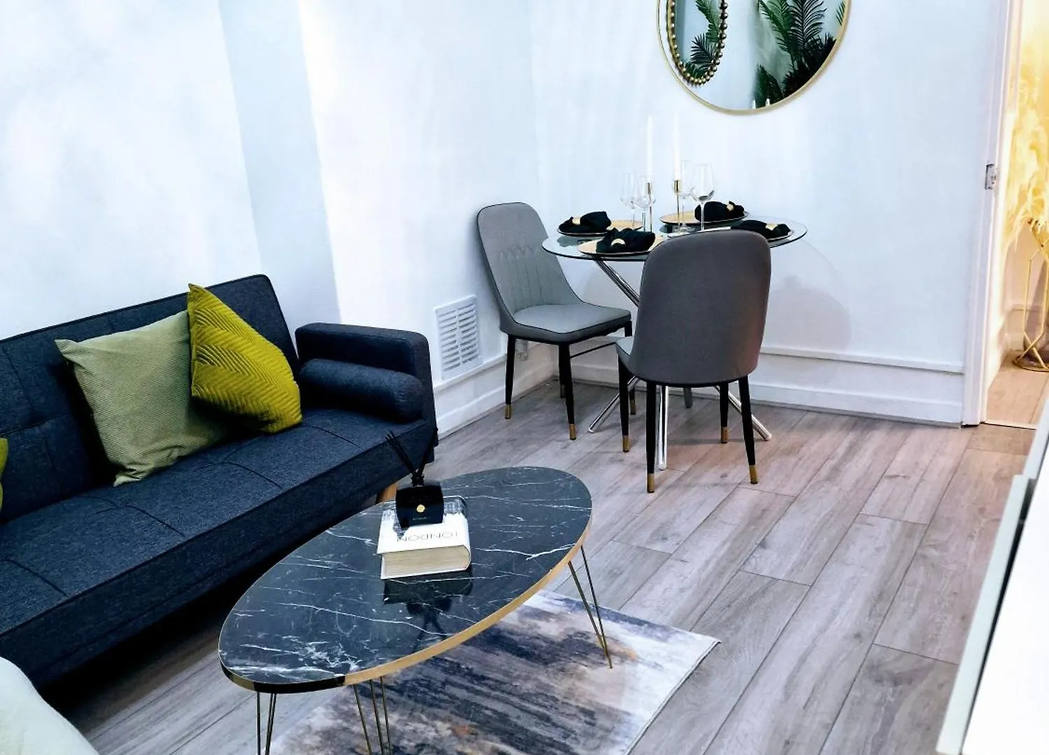 1 Bedroom Flat London 0*,